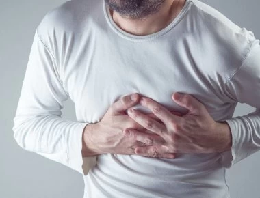 Πόνος στο στήθος «από αυξημένο άγχος»: Τι πρέπει να ξέρετε και πότε οφείλεται στην καρδιά!